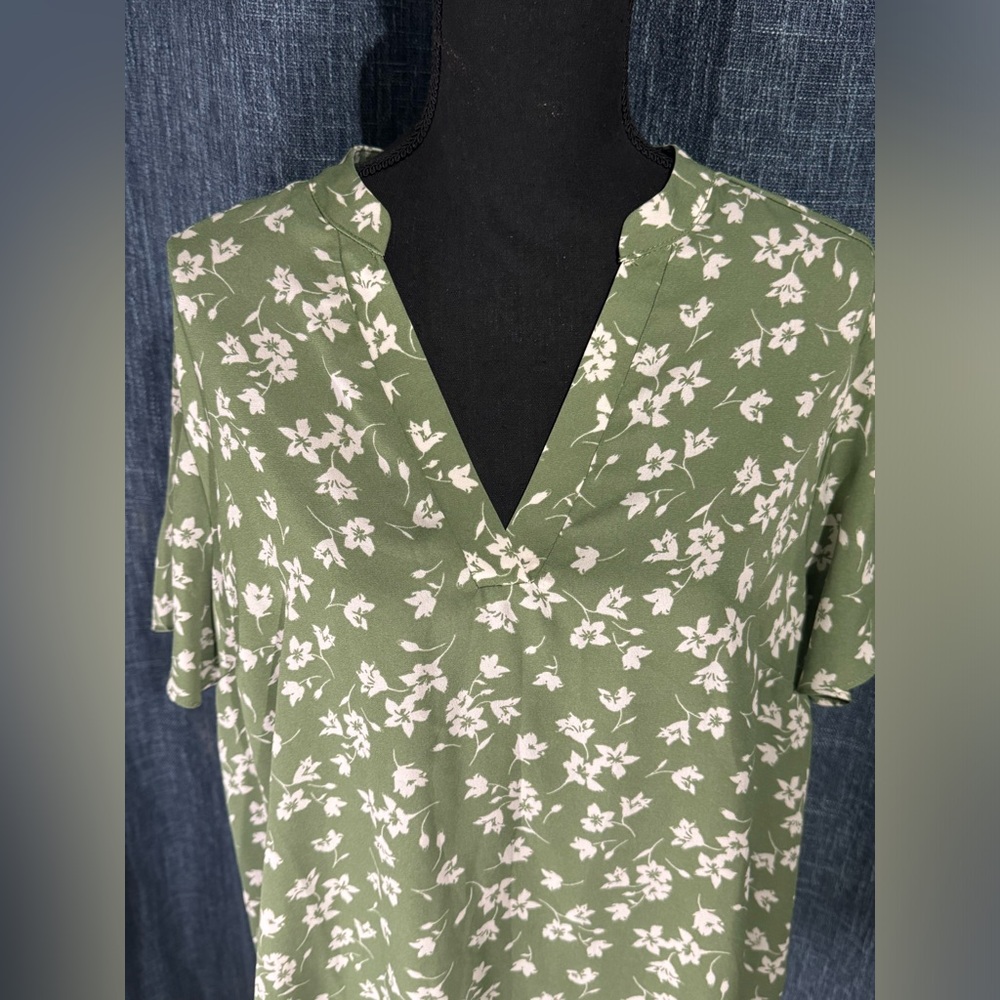 NWT Lush Warren Flutter Sleeve Blouse - Women | Color Olive Green and White - 1X